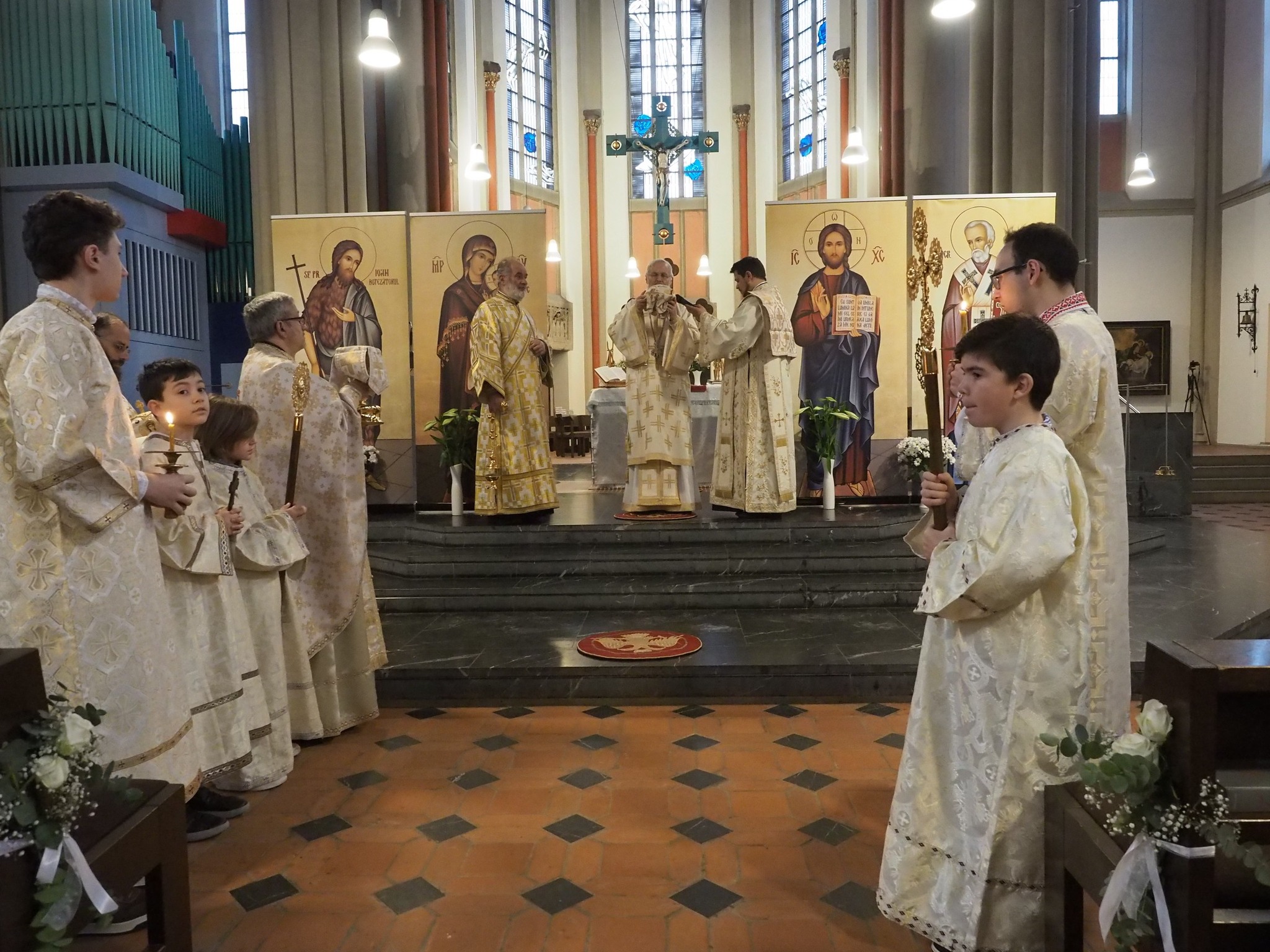 Un hram de neuitat 1