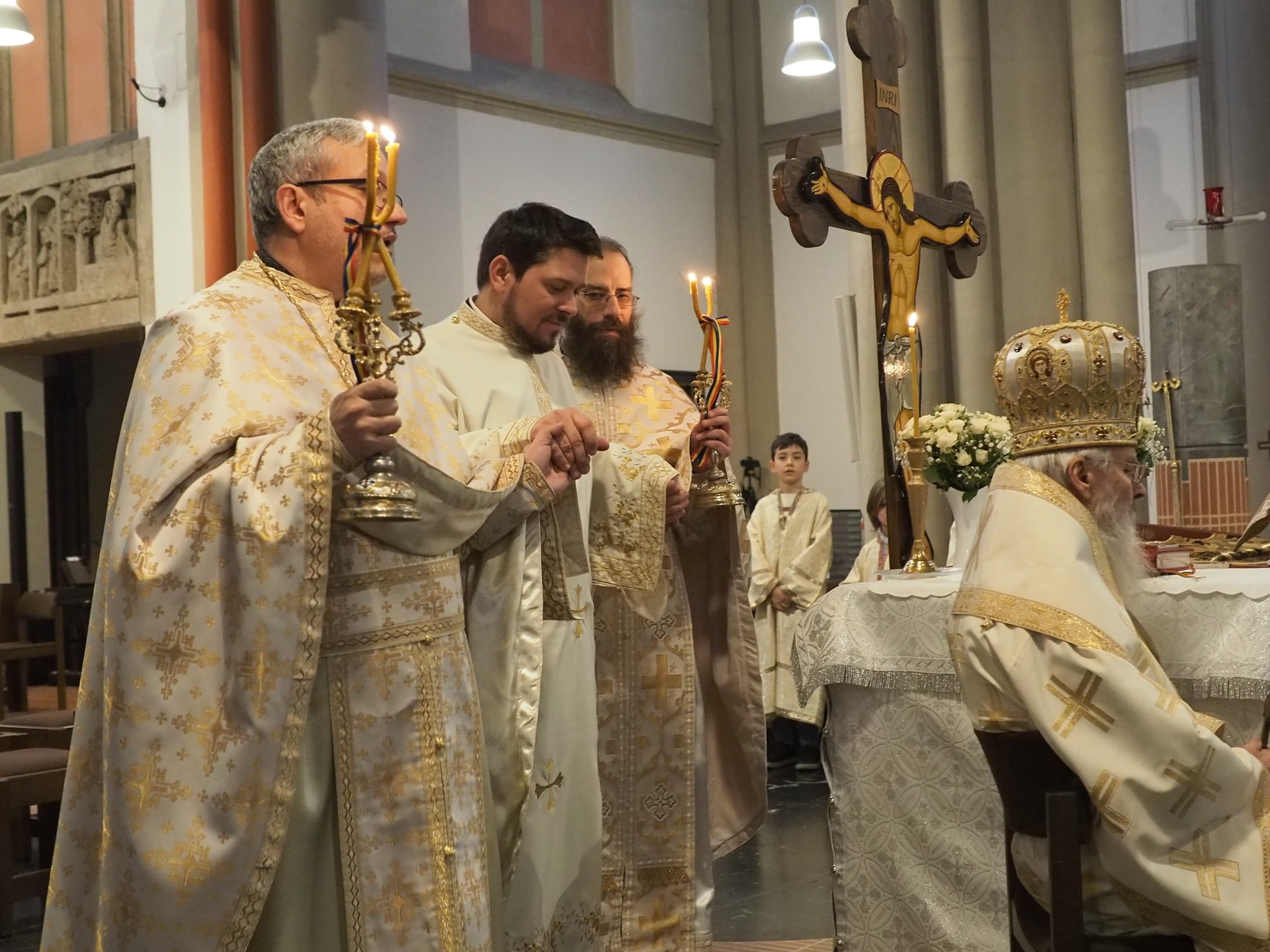 Un hram de neuitat 5