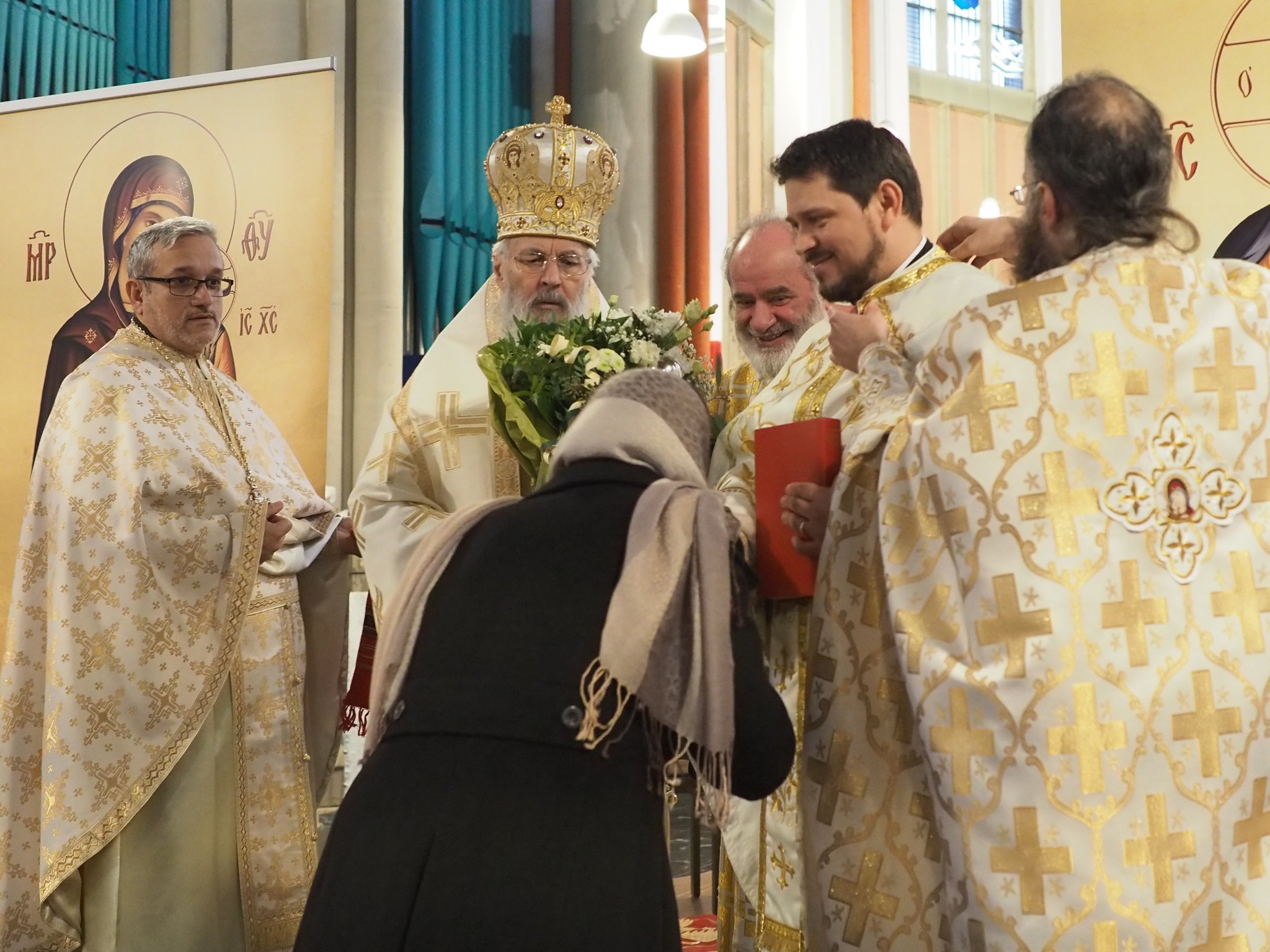 Un hram de neuitat 9