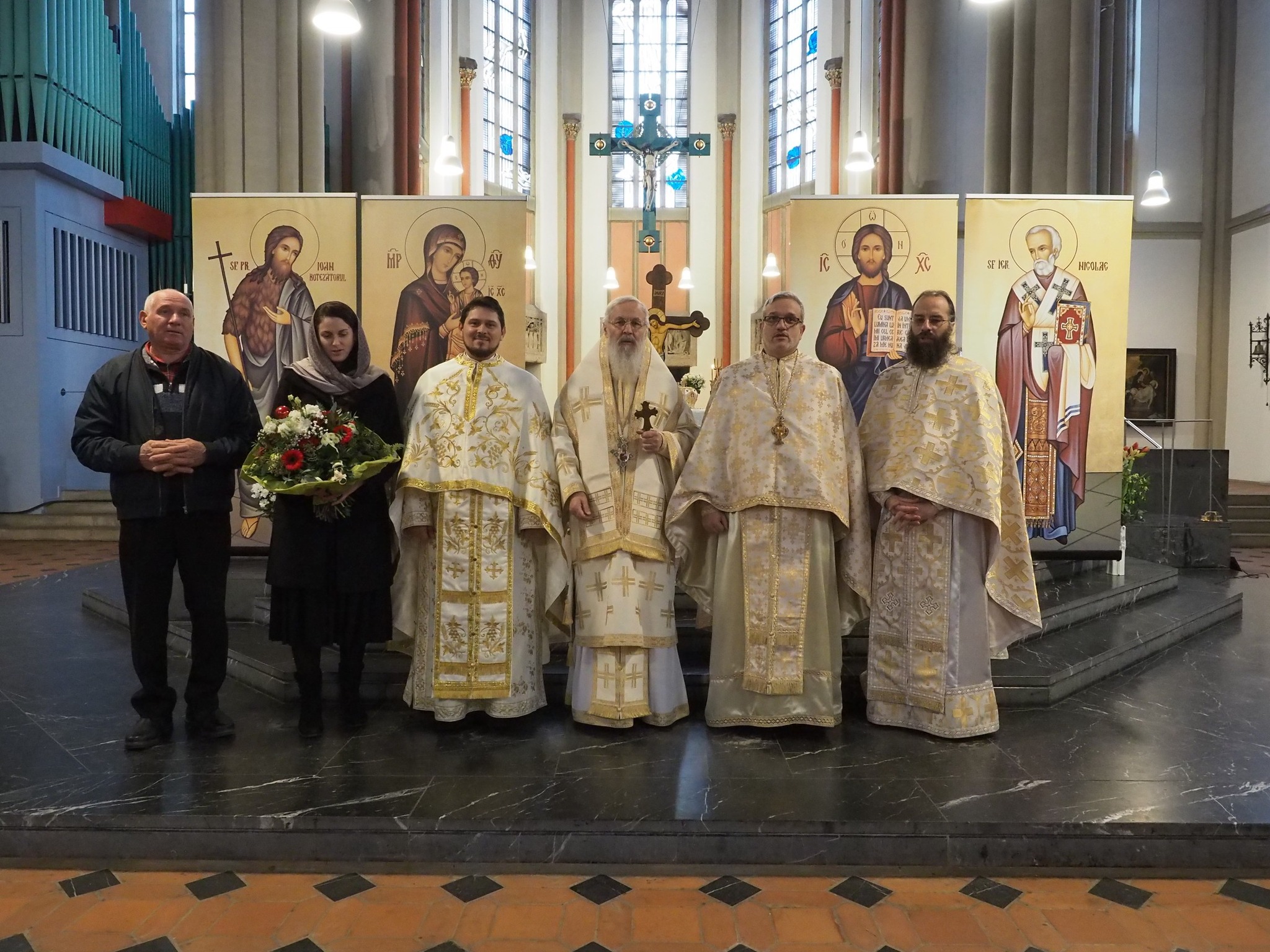 Un hram de neuitat 15