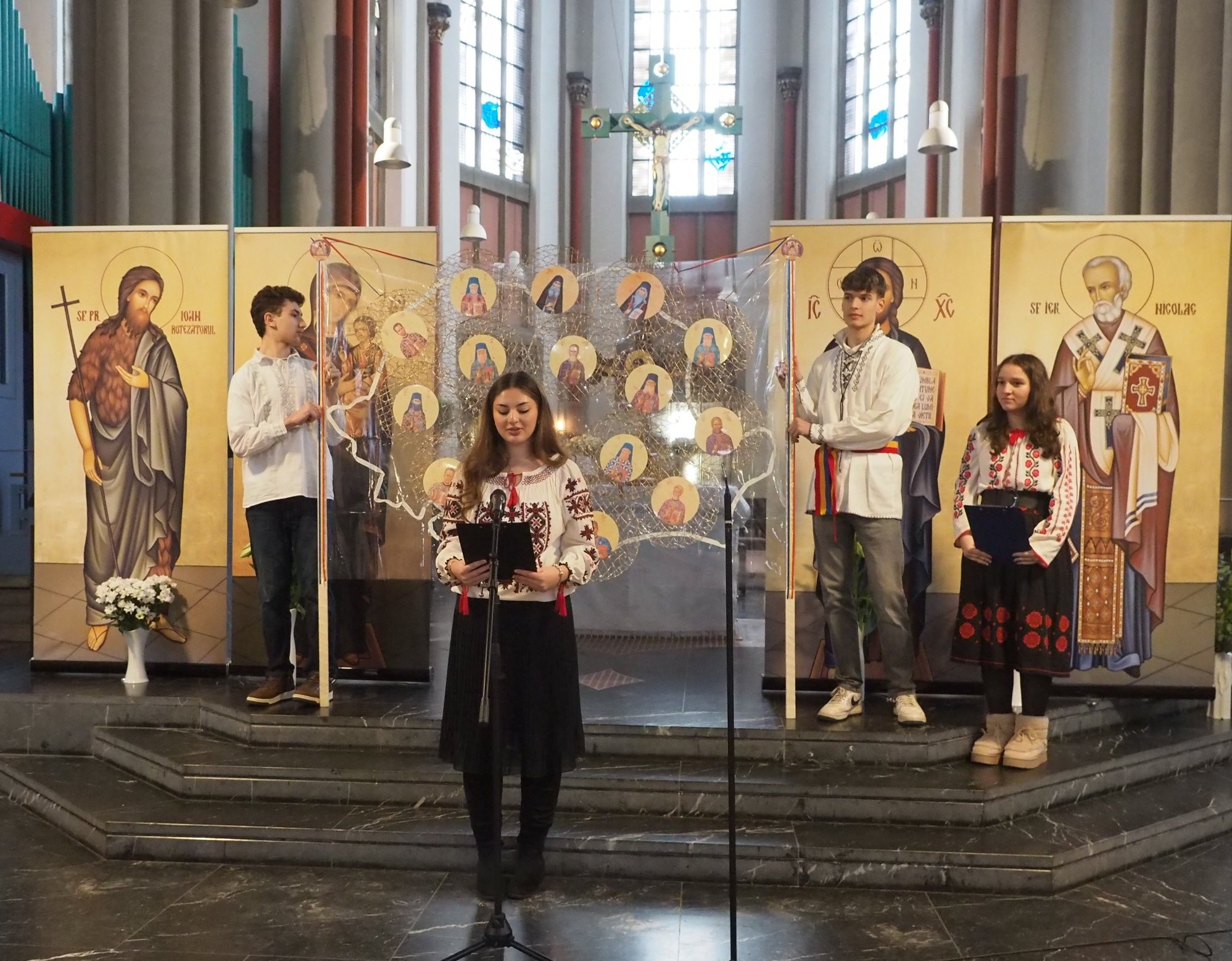 Un hram de neuitat 16