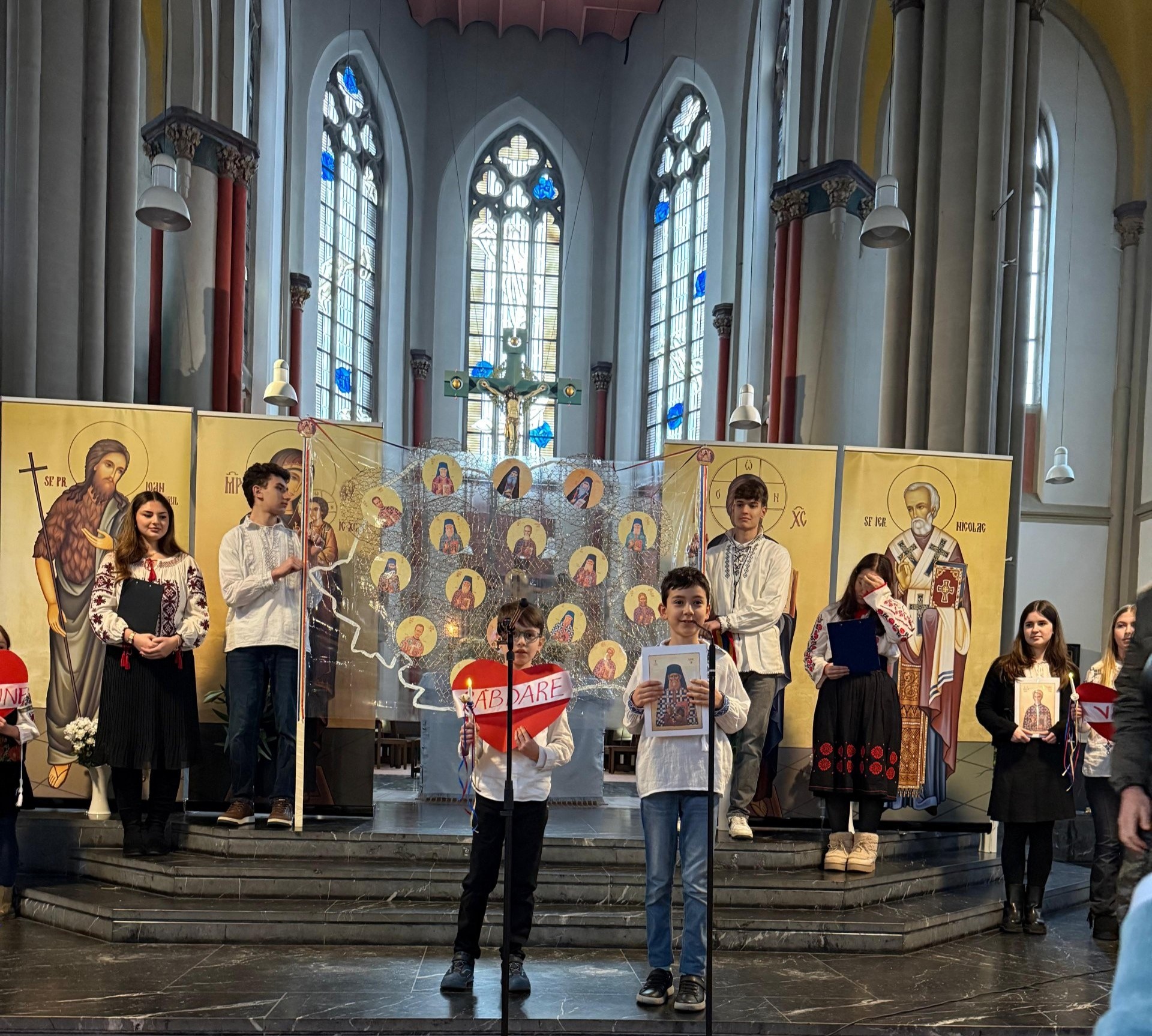 Un hram de neuitat 18