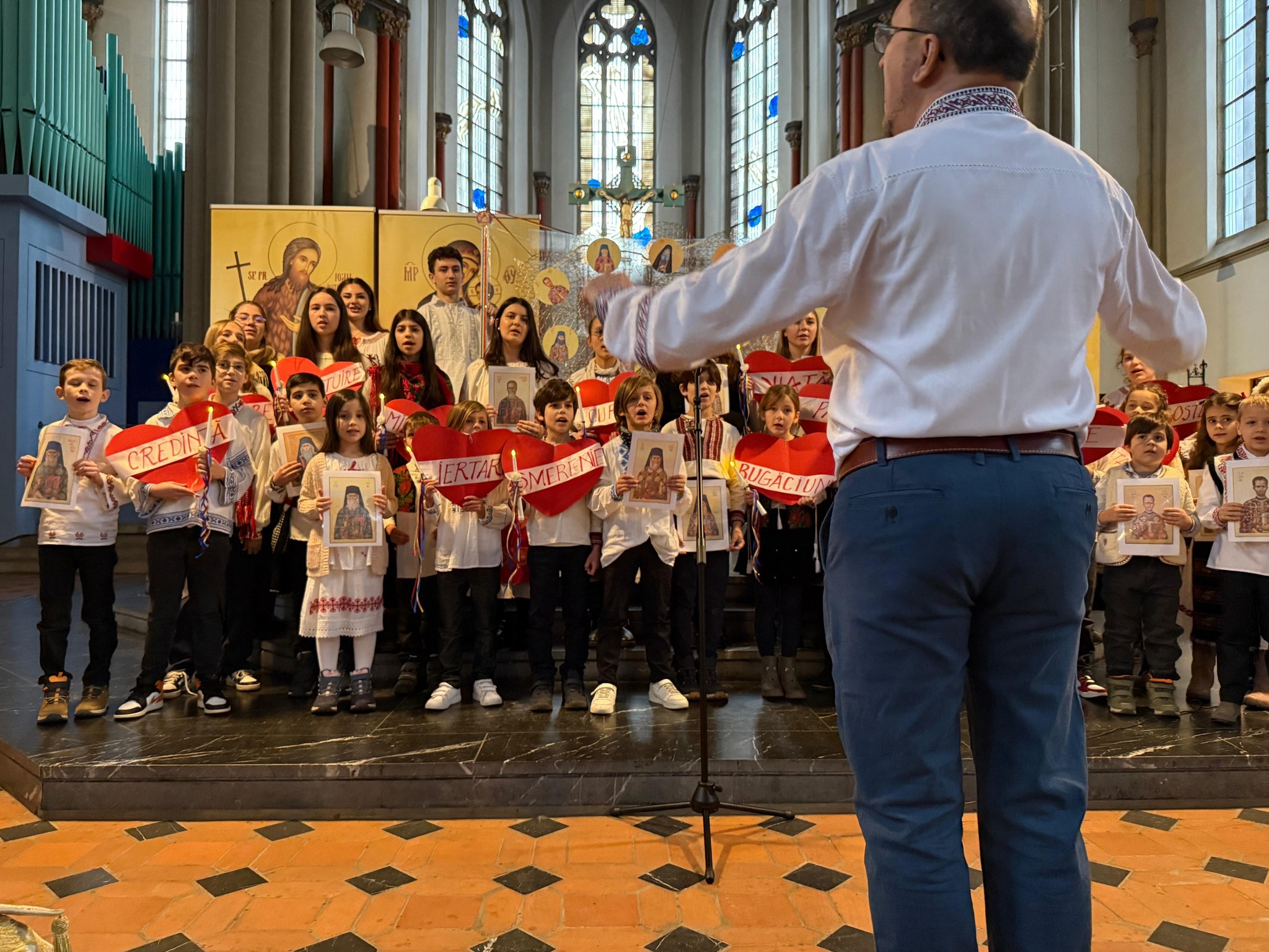 Un hram de neuitat 19